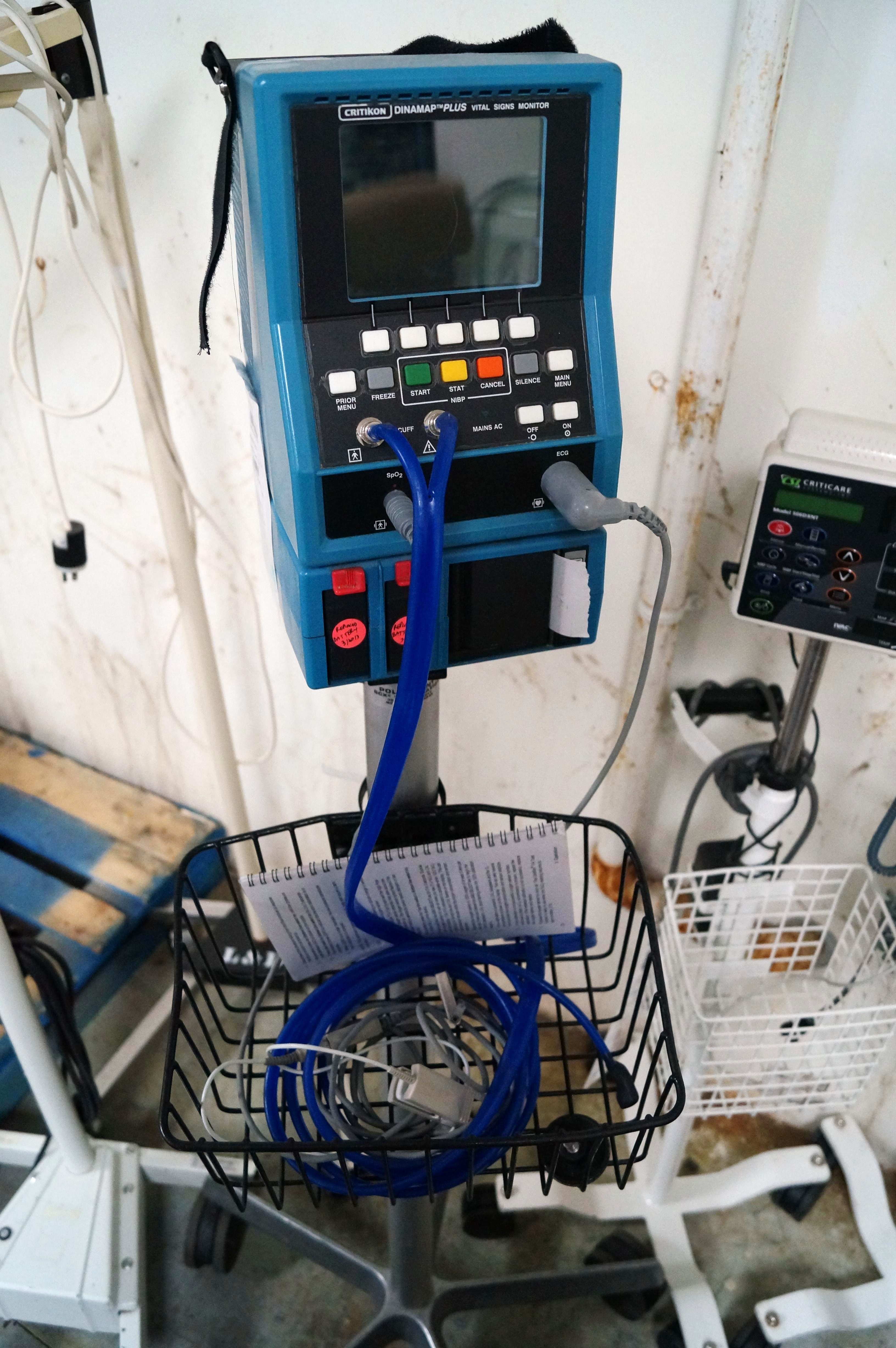GE Critikon Dinamap Plus Vital Signs Monitor For Sale Used Hospital